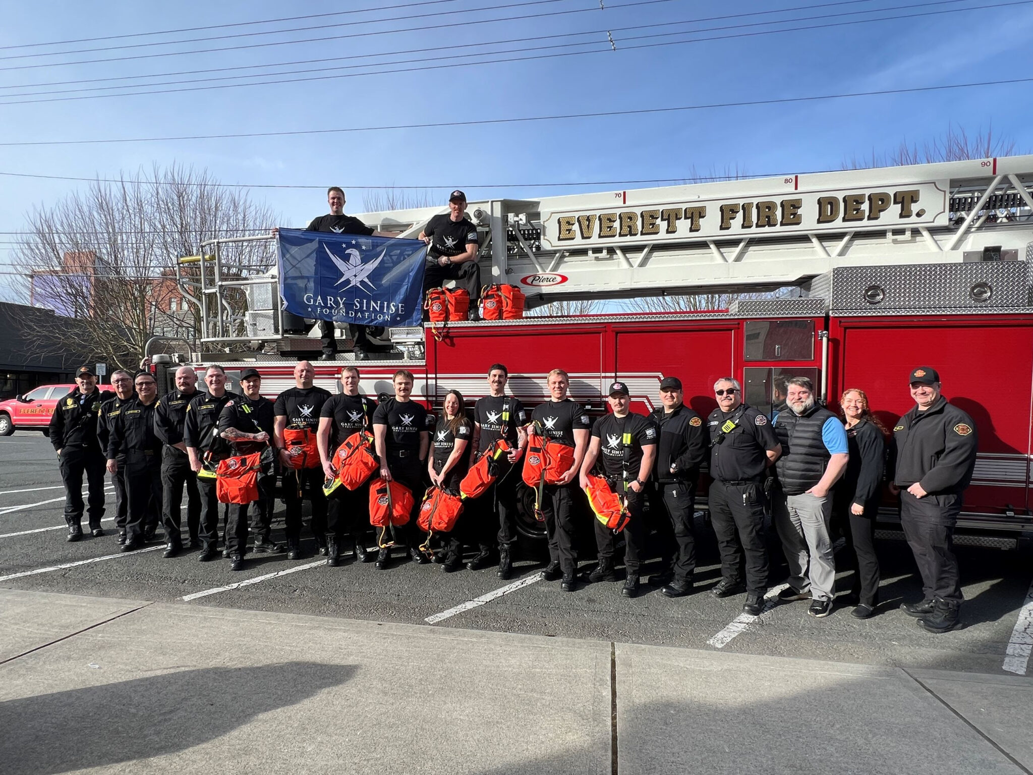 Everett Fire Receives $56k Equipment Donation From Gary Sinise ...